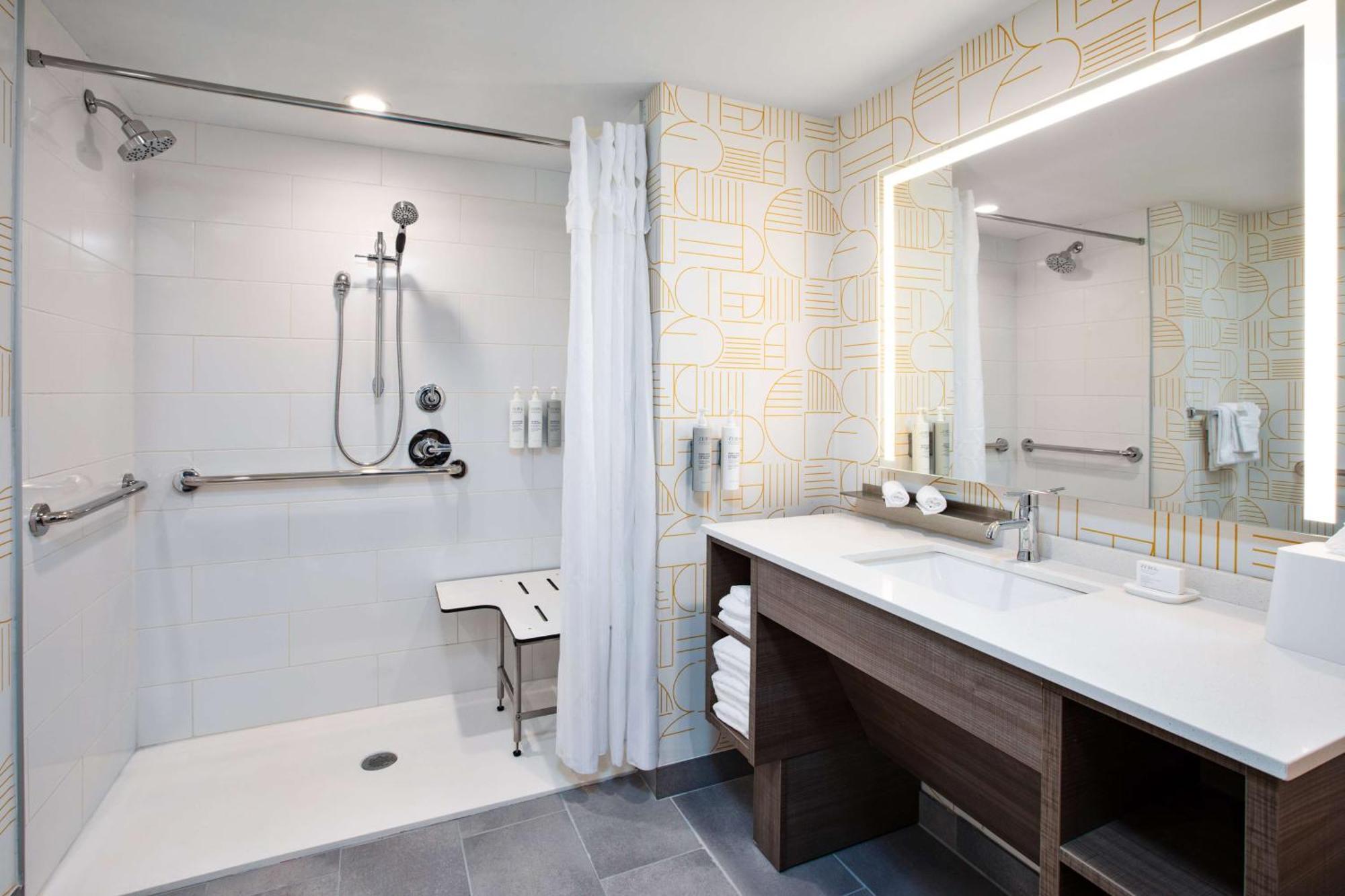 Home2 Suites By Hilton Grand Rapids Northeast 外观 照片