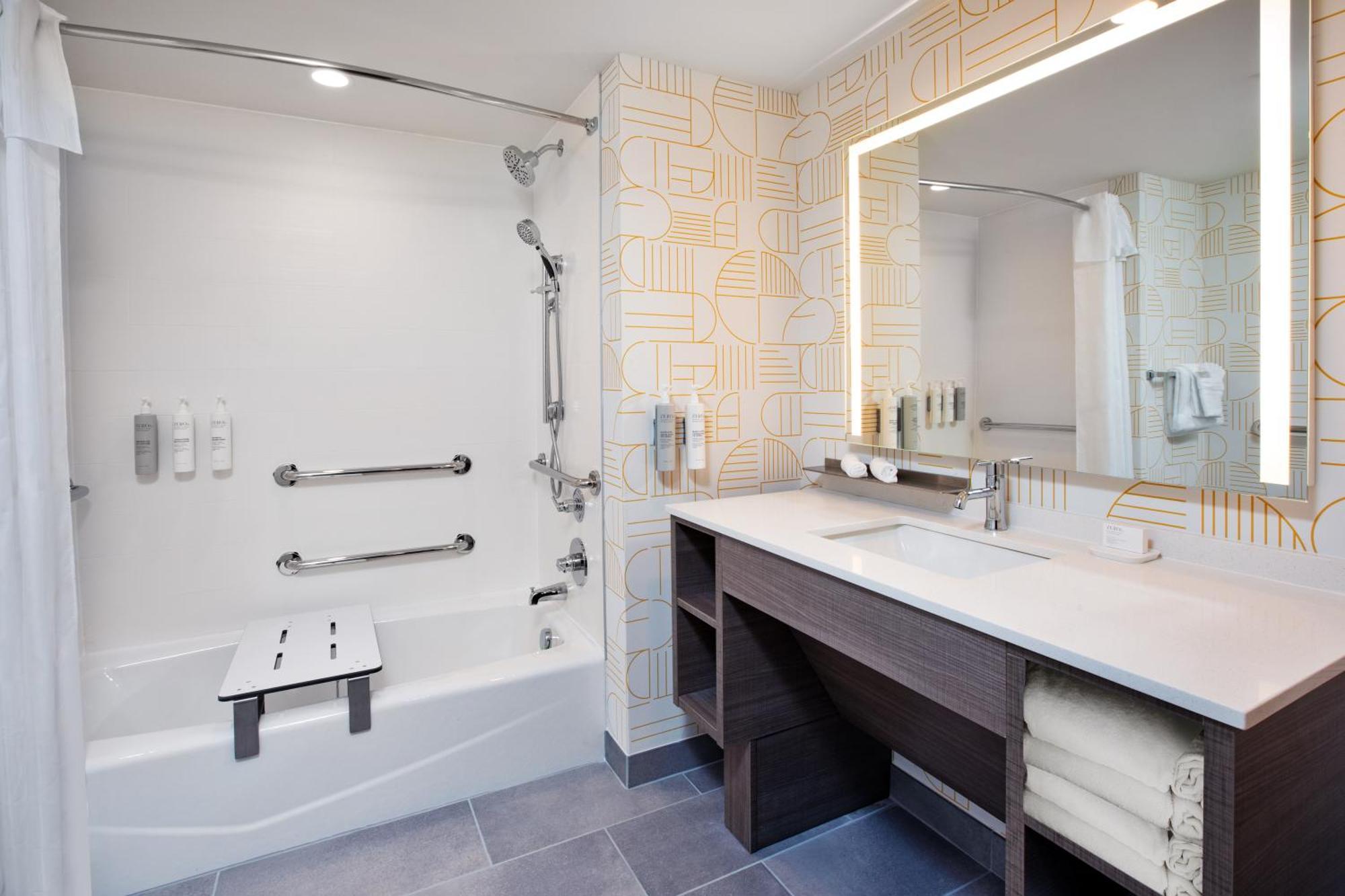 Home2 Suites By Hilton Grand Rapids Northeast 外观 照片